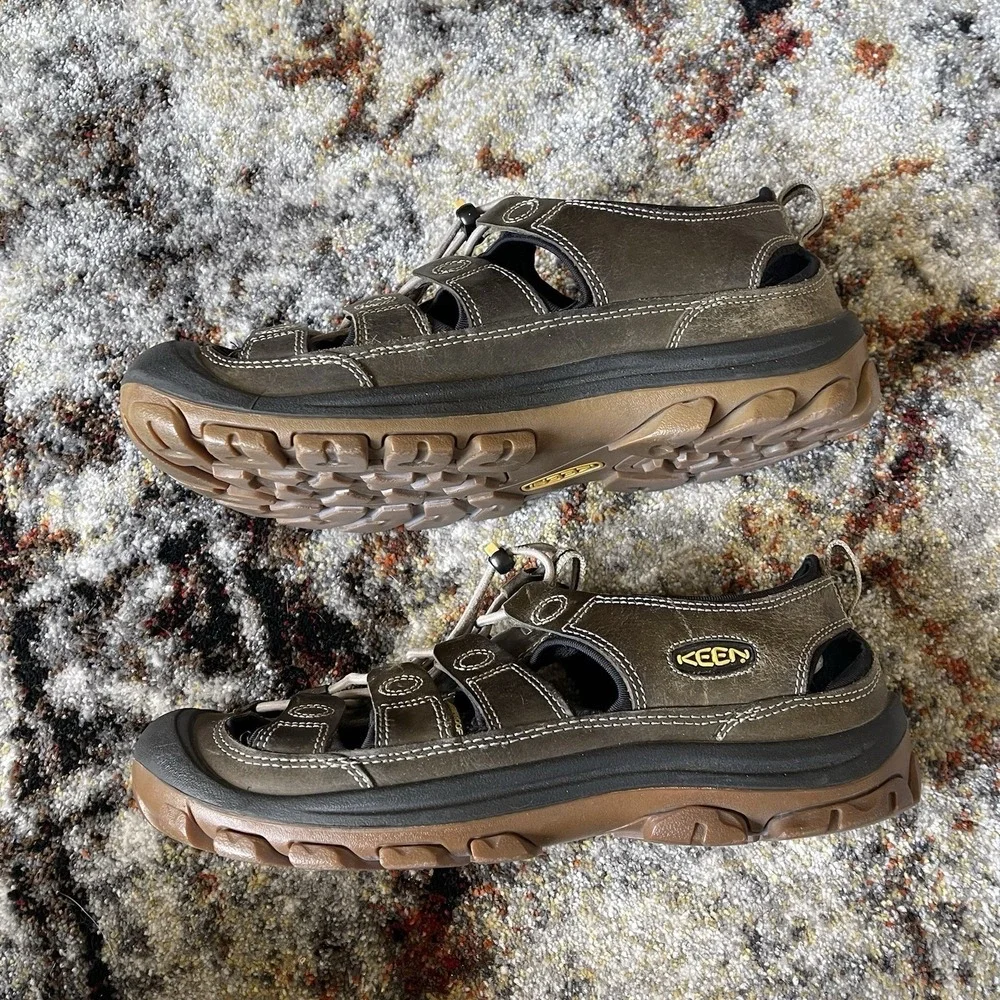 KEEN Men 43/10 Glisan Sandal Brown Leather Outdoor Hiking Gorpcore Trails Water